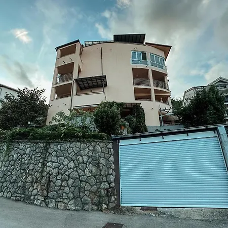 Jelena Apartmán *